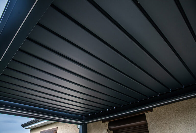 AGC Menuiseries pergola toit fermé