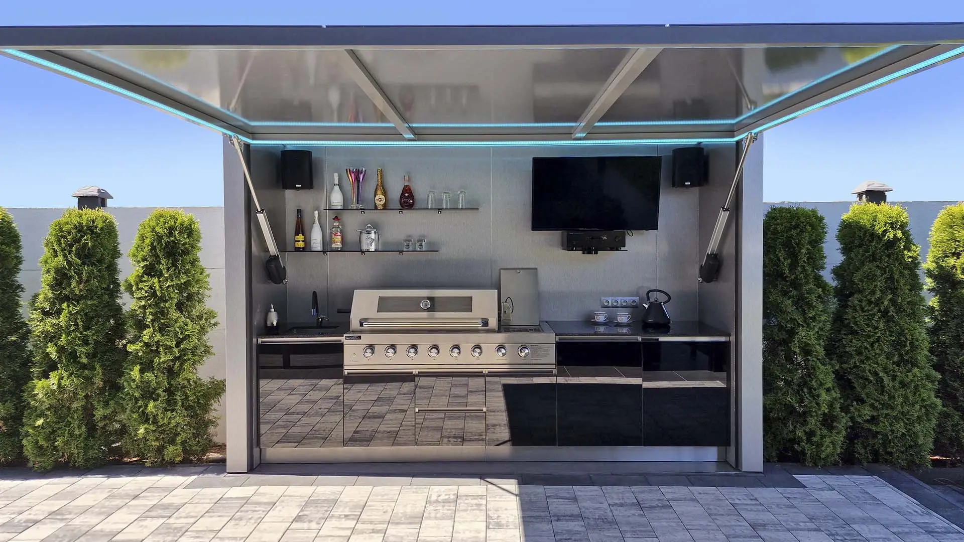 Cuisine extérieure QGesto PORT XXL avec portail relevé et éclairage LED