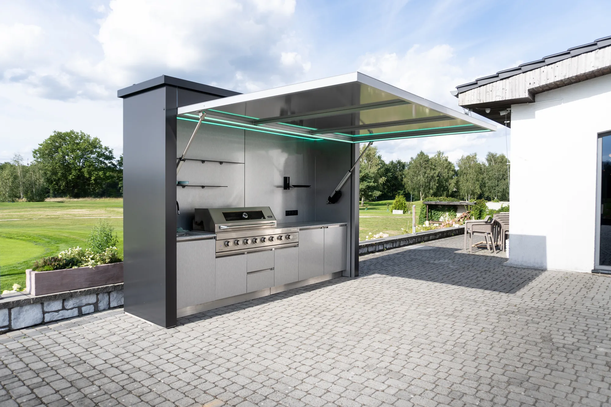Cuisine QGesto PORT en inox sur une terrasse